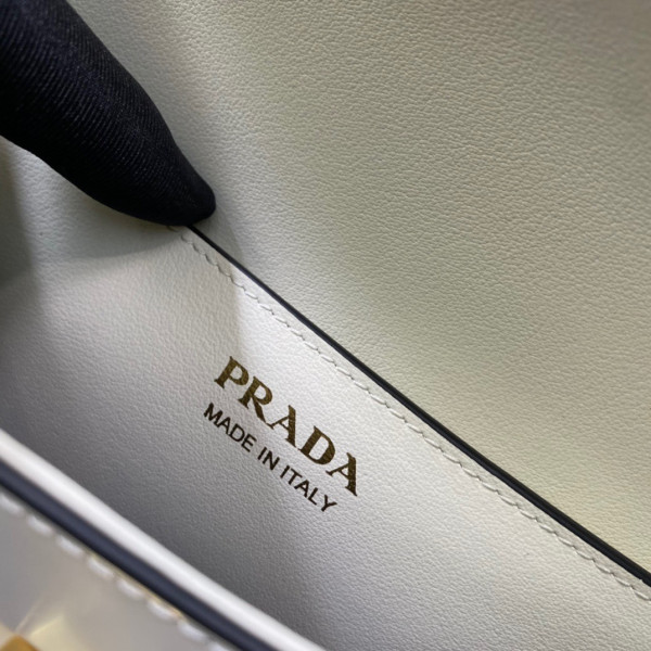 Pra*a patent bag-20.5*10.5*4cm