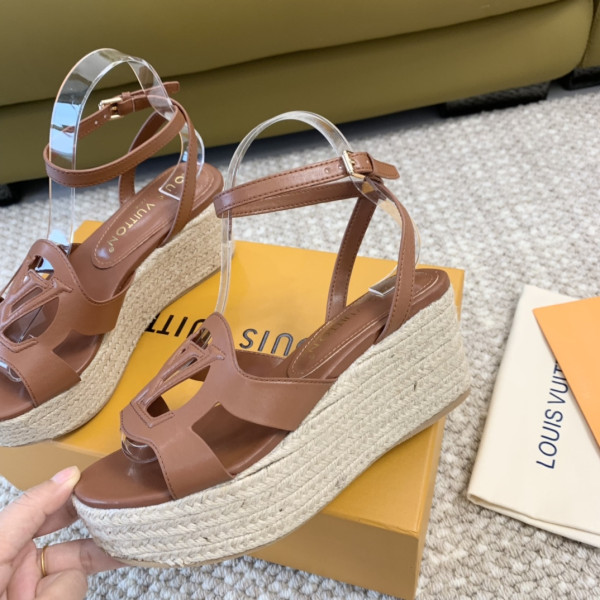 l**is V*t*n heels sandals