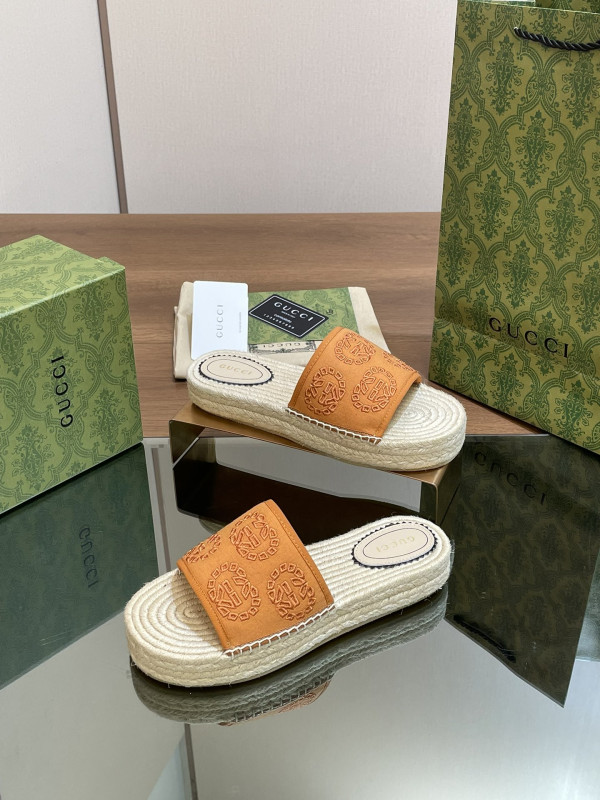 G*u*i slide sandals