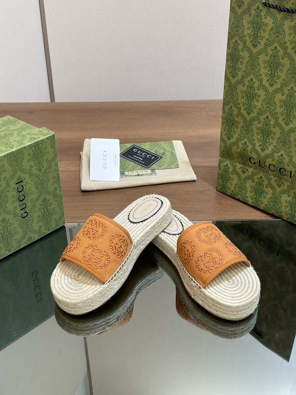 G*u*i slide sandals