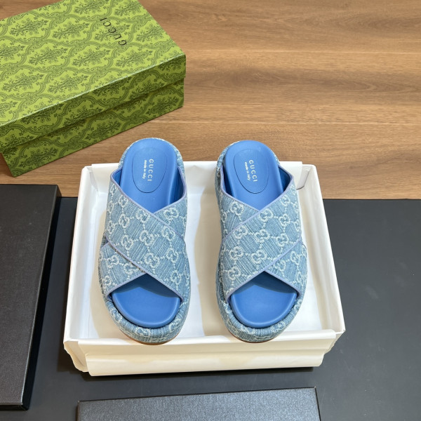 G*u*i slide sandals
