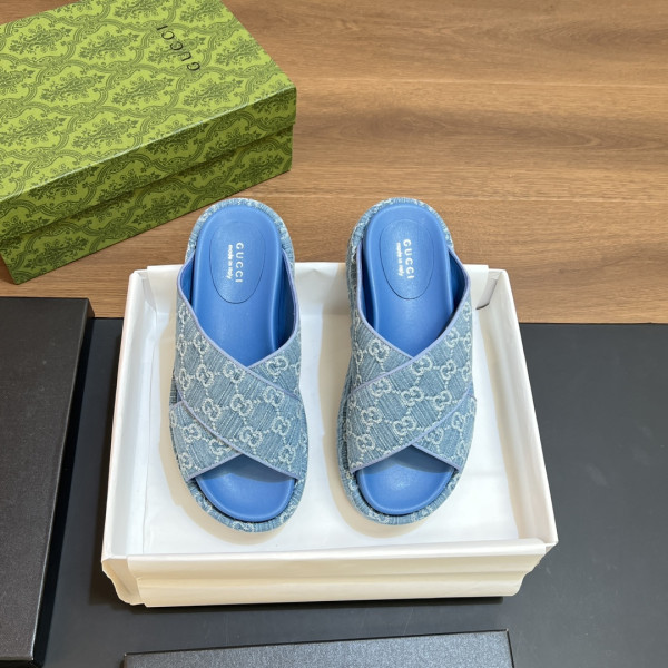 G*u*i slide sandals