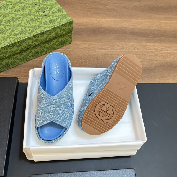 G*u*i slide sandals