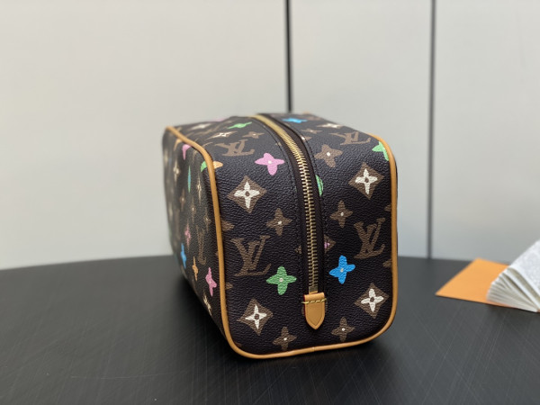 l**is V*t*n locker dopp kit bag-23*13*12cm