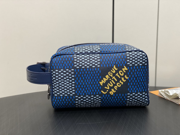l**is V*t*n locker dopp kit bag-23*13*12cm