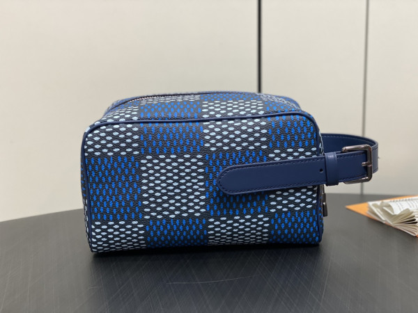 l**is V*t*n locker dopp kit bag-23*13*12cm