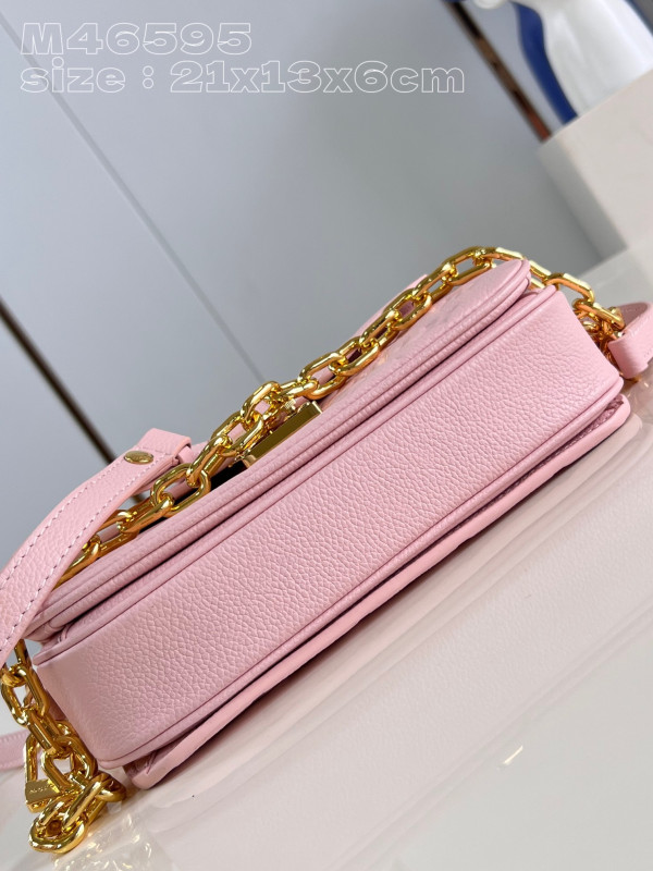 l**is V*t*n pochette metis east west