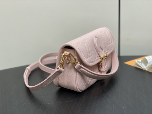 l**is V*t*n nano diane-19*10.5*6 cm