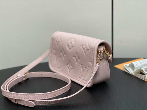 l**is V*t*n nano diane-19*10.5*6 cm