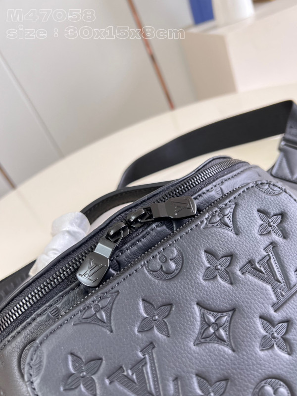 l**is V*t*n rush bumbag-30*15*8cm