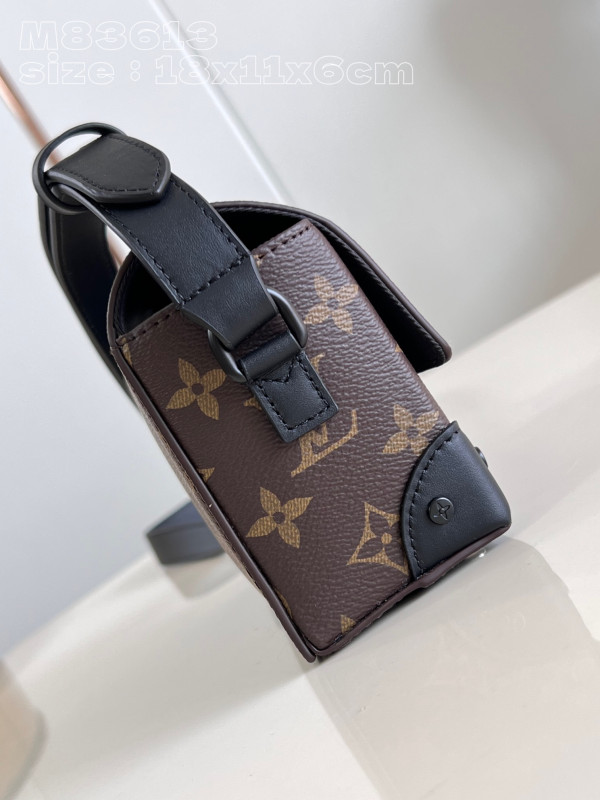 l**is V*t*n steamer wearable wallet-18*11*6.5cm