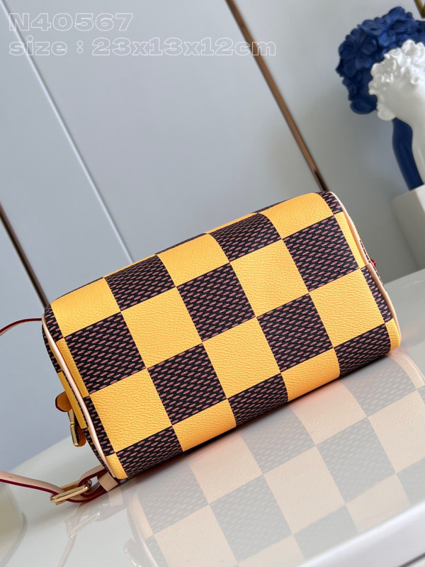l**is V*t*n locker dopp kit bag-23*13*12cm