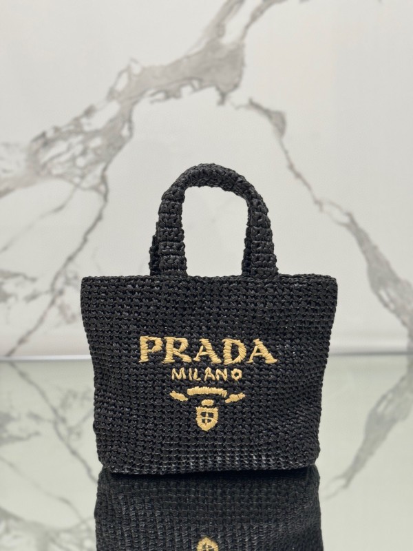 Pra*a crochet tote bag