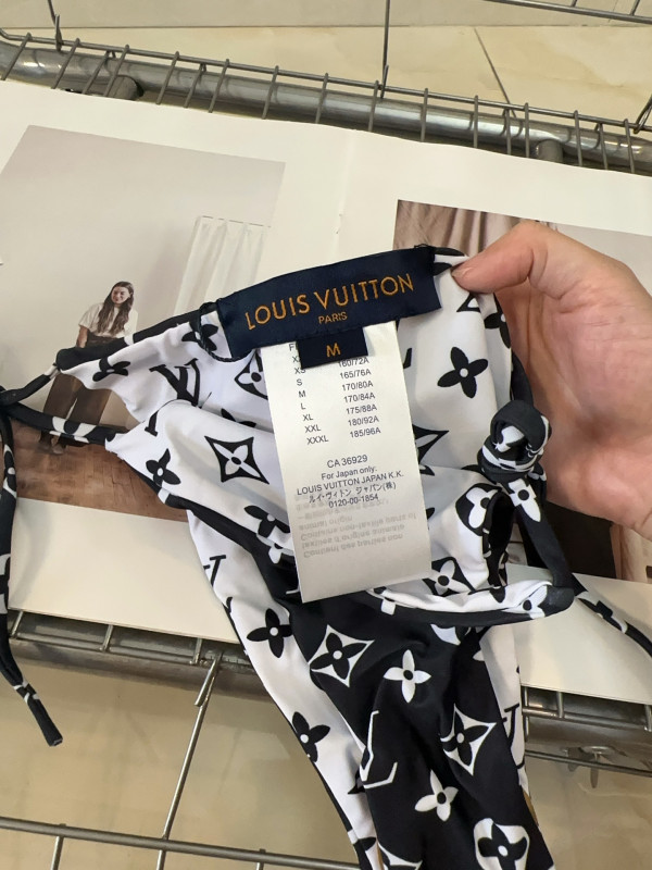 l**is V*t*n swimsuit