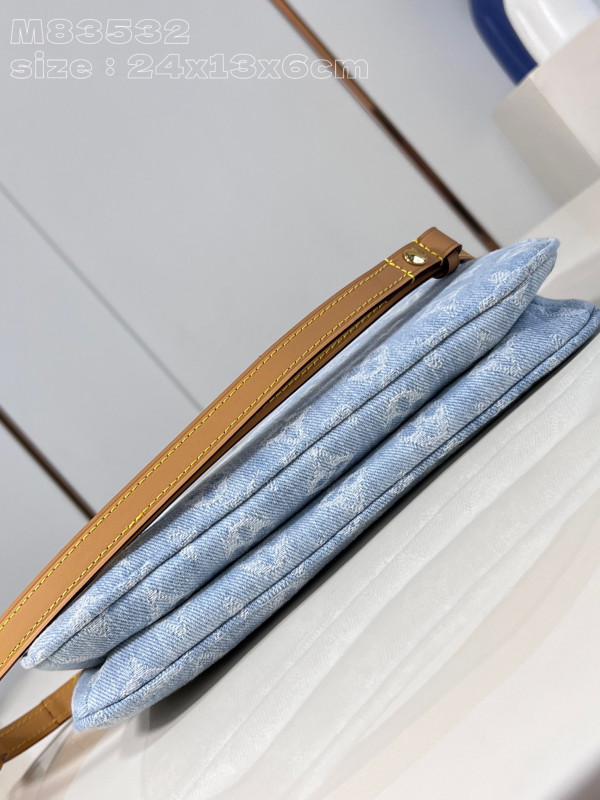 l**is V*t*n liv pochette double -24.5*13.5*6.5cm