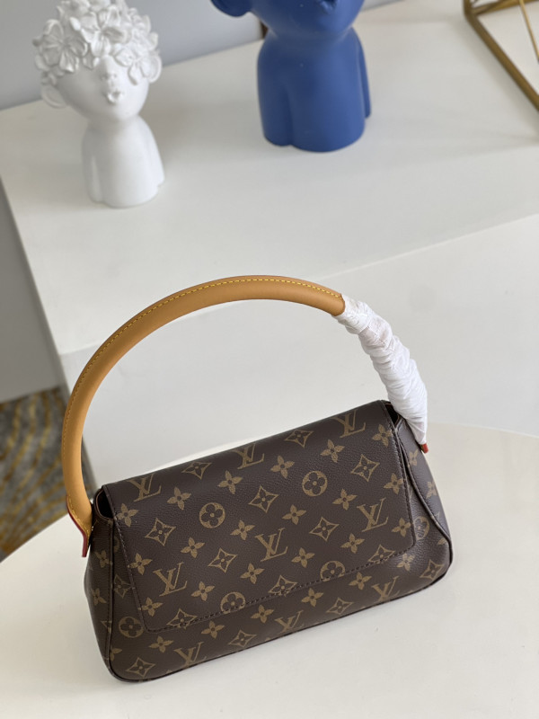 l**is V*t*n looping bag-24x21x9cm