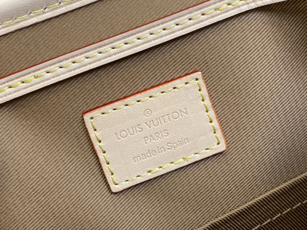 l**is V*t*n montsouris-24*25*12cm