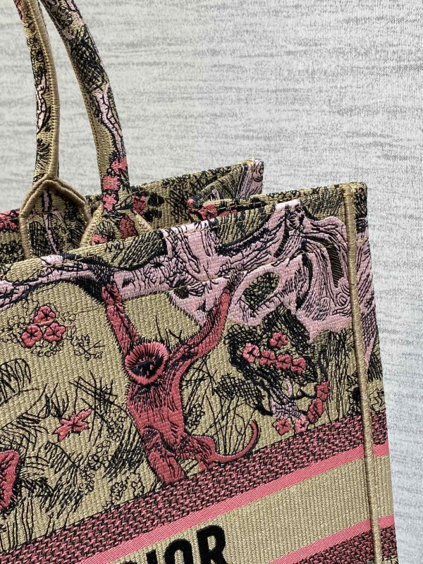 large D*or book tote-42*35*18.5cm