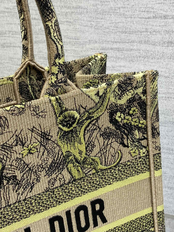 medium D*or book tote-36*18*28cm