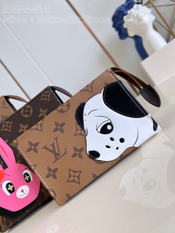l**is V*t*n trio toilet pouch-25*20*5.5cm