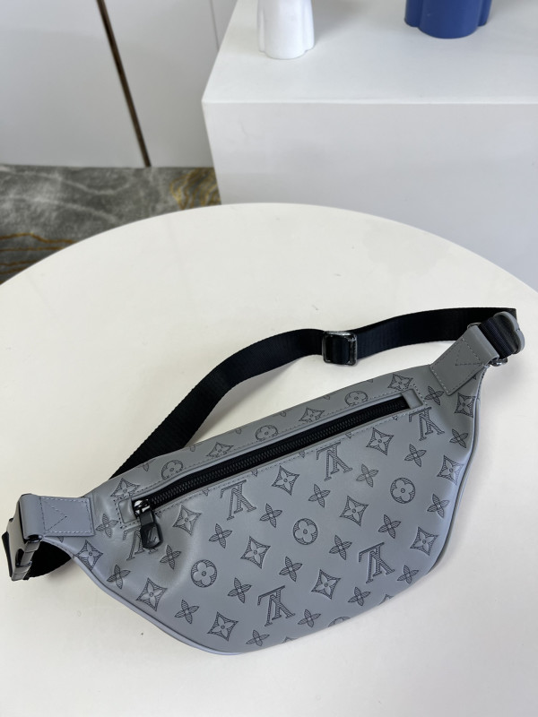 l**is V*t*n discovery bumbag