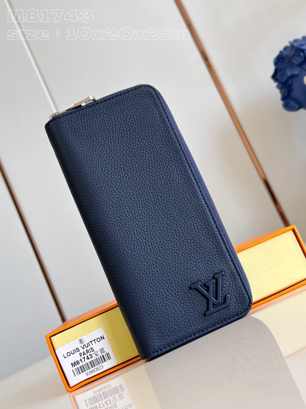 l**is V*t*n zippy wallet-10*20*2 cm