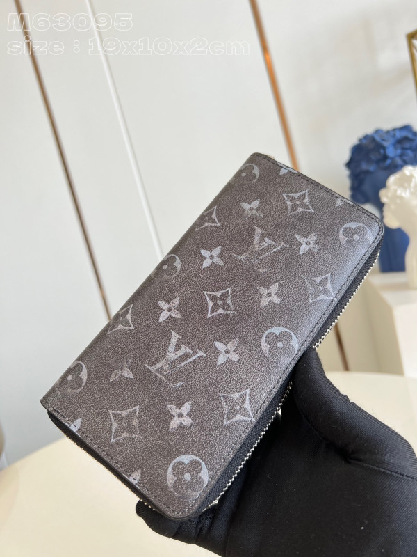 l**is V*t*n zippy wallet-10*20*2 cm