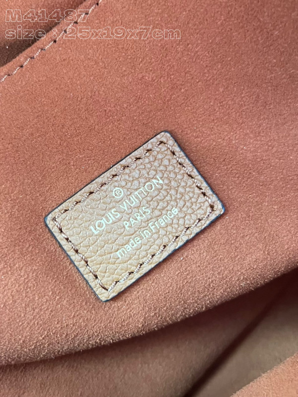 l**is V*t*n pochette metis-25*19*7cm