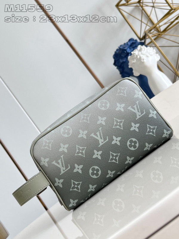 l**is V*t*n locker dopp kit bag-23*13*12cm