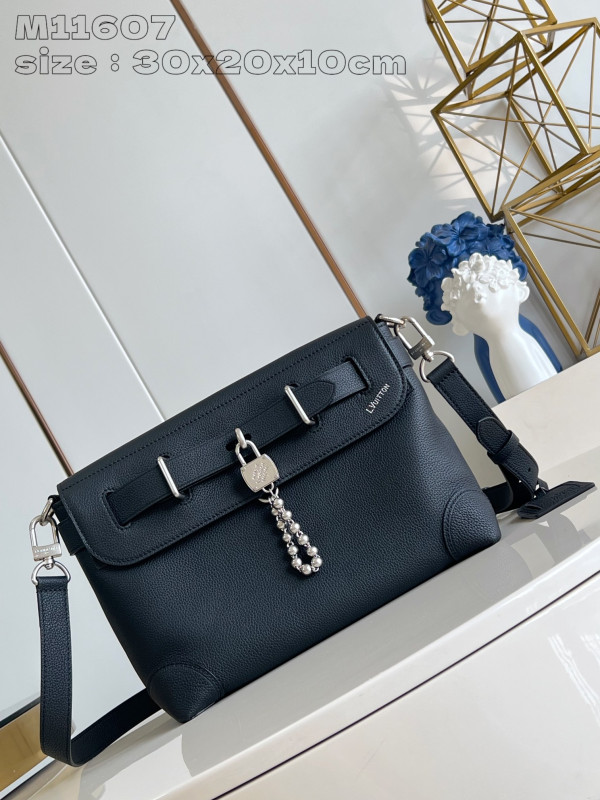 l**is V*t*n steamer crossbody-30*20*10cm