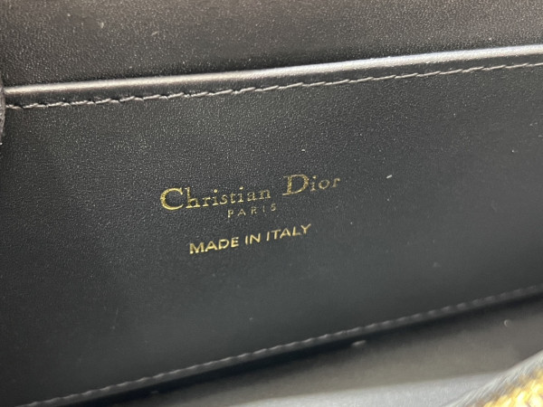 miss D*or flap bag