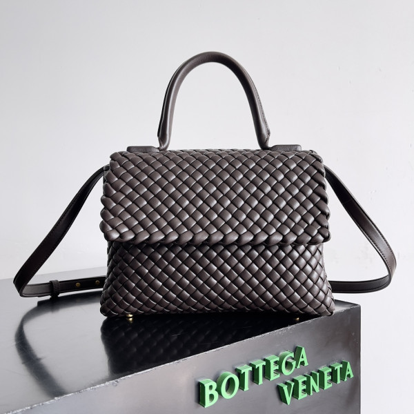 Bo*te*ga ve*ne*ta patti top handle bag