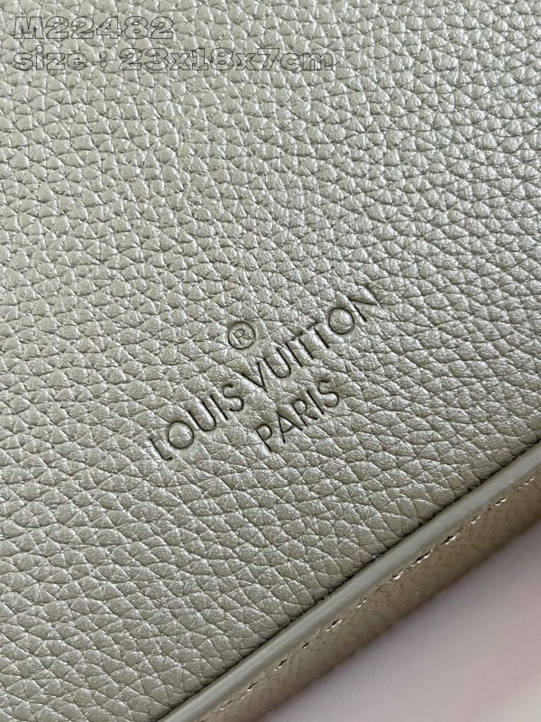 l**is V*t*n fastline messenger-23.5*18*7cm