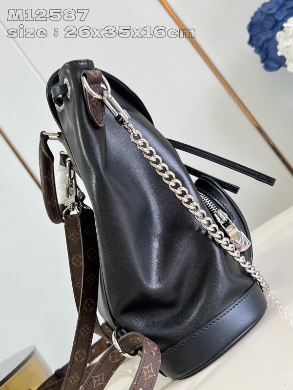l**is V*t*n montsouris pm-26*35.5*16cm