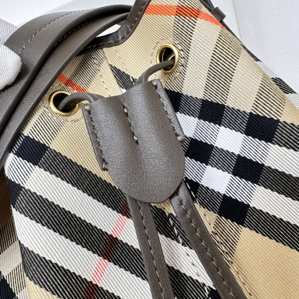 B**rry medium check drawstring pouch​