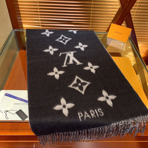 l**is V*t*n reykjavik scarf
