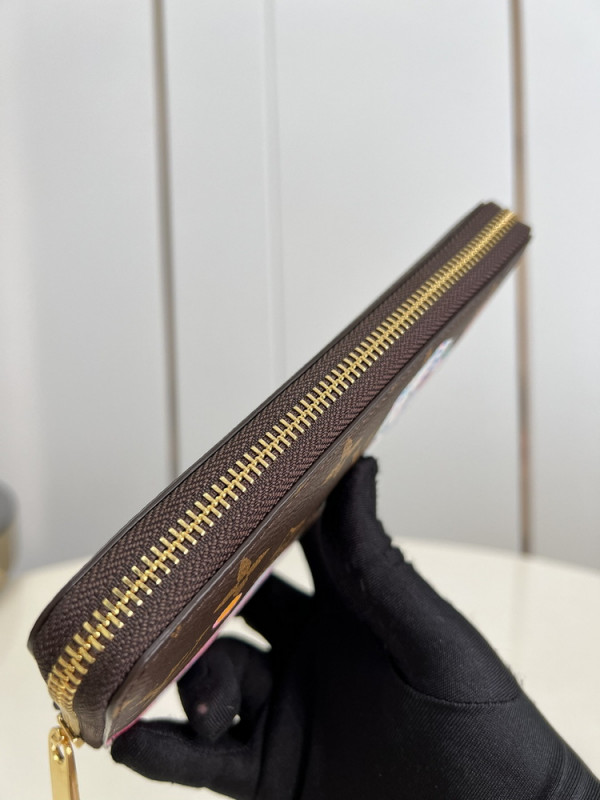 l**is V*t*n zippy wallet