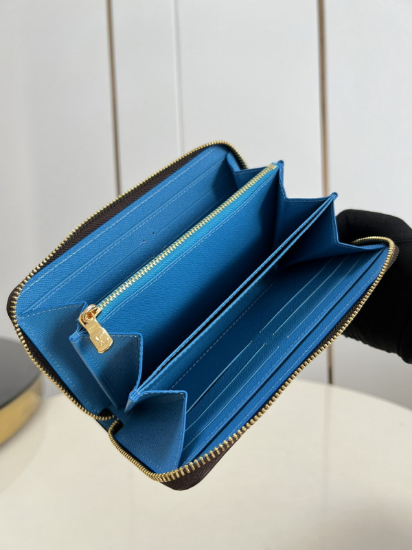 l**is V*t*n zippy wallet